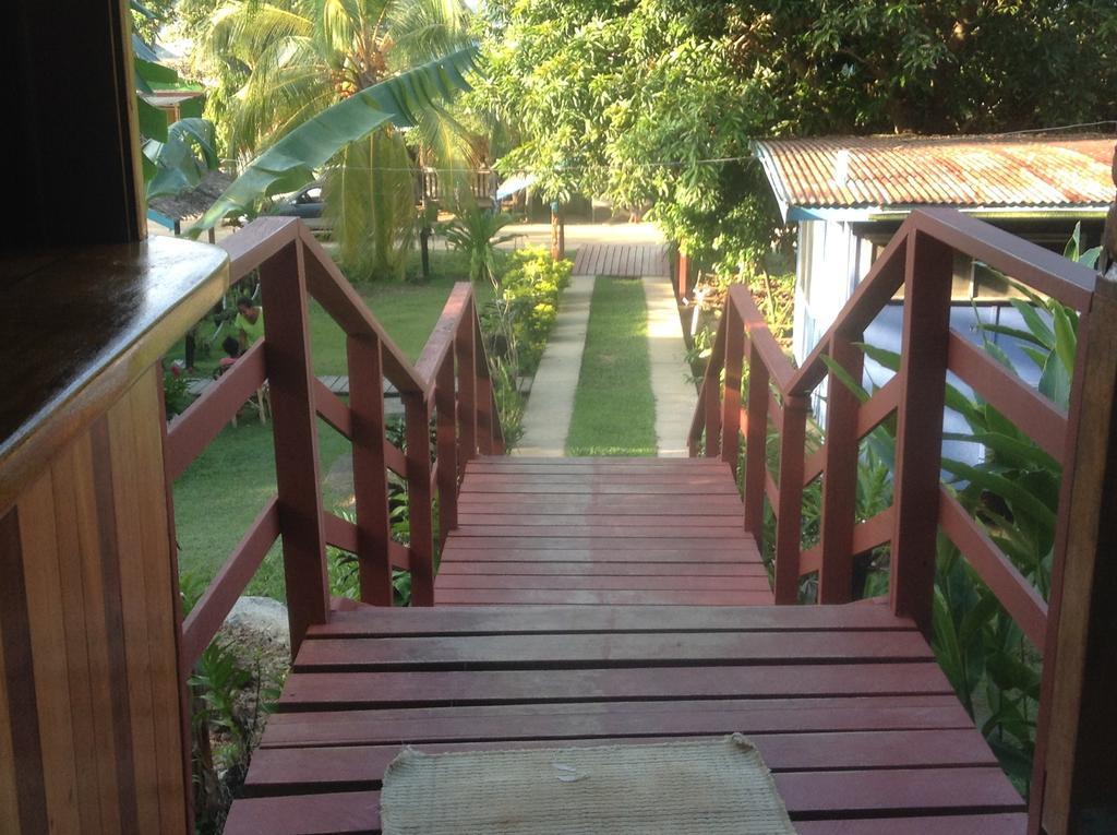 Rekona Lodge Gizo Bagian luar foto